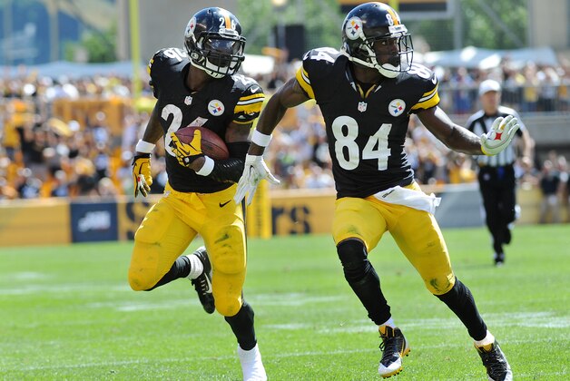 Pittsburgh Steelers wide receiver Antonio Brown (84) looks to block running back Le'Veon Bell (26) as Bell scores a touchdown against the Cleveland Browns during the second quarter of an NFL football game on Sunday, Sept. 7, 2014, in Pittsburgh. Pittsburgh won 30-27.(AP Photo/Don Wright)