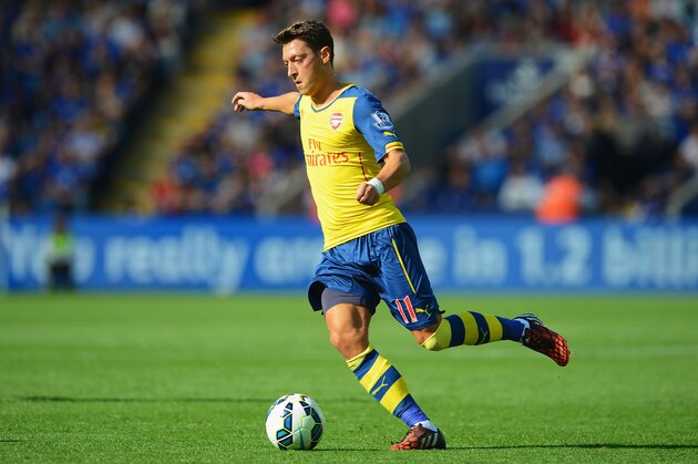 LEICESTER, ENGLAND - AUGUST 31:  Mesut Oezil of Arsenal in action during the Barclays Premier League match between Leicester City and Arsenal at The King Power Stadium on August 31, 2014 in Leicester, England.  (Photo by Michael Regan/Getty Images)
