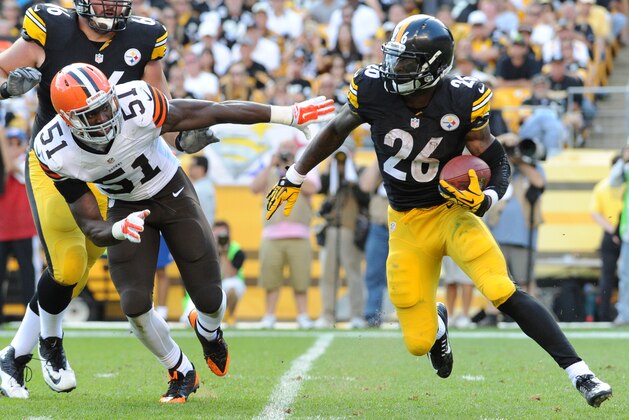 Pittsburgh Steelers running back Le'Veon Bell (26) plays in the NFL football game against the Cleveland Browns on Sunday, Sept. 7, 2014, in Pittsburgh. (AP Photo/Don Wright)