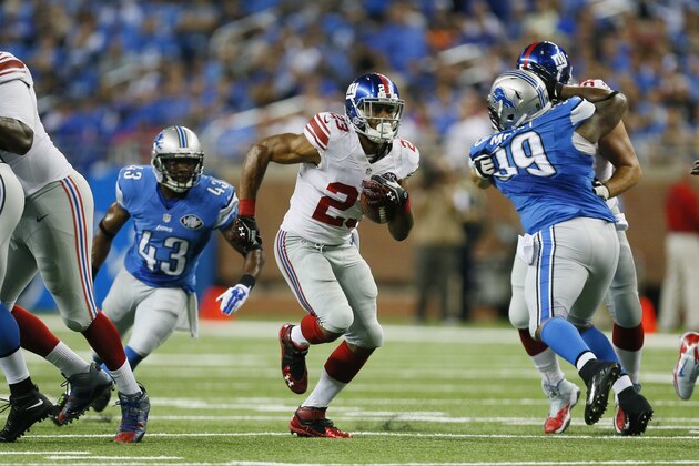 New York Giants running back Rashad Jennings breaks through the Detroit Lions defense during the second quarter of an NFL football game in Detroit, Monday, Sept. 8, 2014. (AP Photo/Paul Sancya)