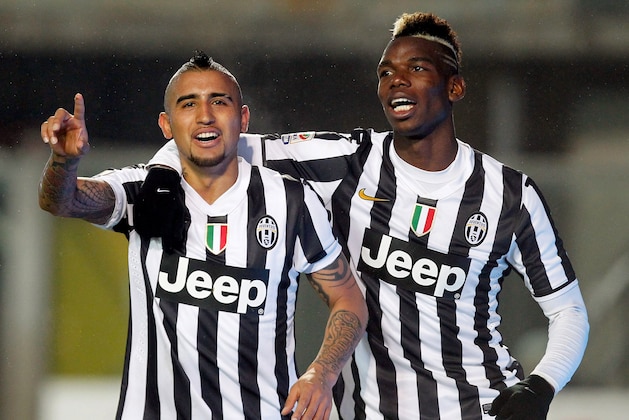 BERGAMO, ITALY - DECEMBER 22:  Arturo Vidal (L) and Paul Pogba of Juventus celebrate the 4th goal during the Serie A match between Atalanta BC and Juventus at Stadio Atleti Azzurri d'Italia on December 22, 2013 in Bergamo, Italy.  (Photo by Maurizio Lagana/Getty Images)
