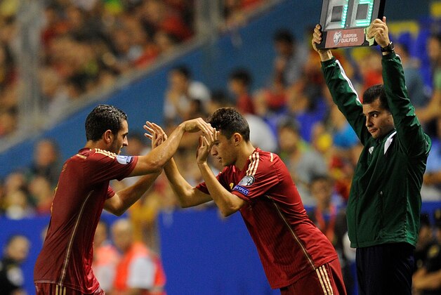 VALENCIA, SPAIN - SEPTEMBER 08:  Munir El Haddadi (R) comes on in his debut for Spain during the UEFA EURO 2016 Group C Qualifier between Spain and FYR of Macedonia at Estadio Ciutat de Valencia on September 8, 2014 in Valencia, Spain.  (Photo by Denis Doyle/Getty Images)