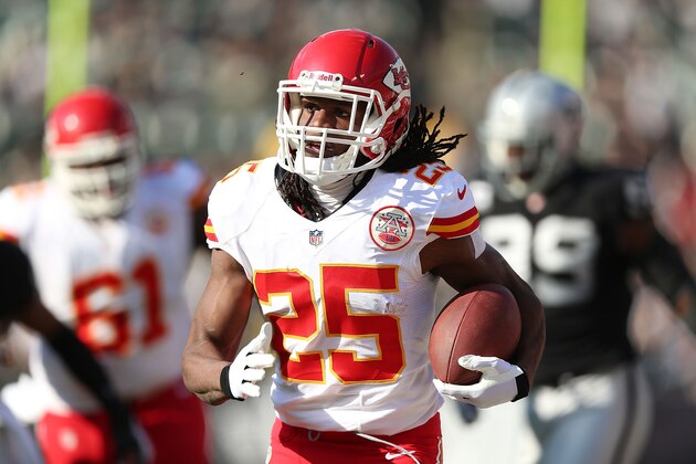 OAKLAND, CA - DECEMBER 15:  Jamaal Charles #25 of the Kansas City Chiefs runs for a touchdown against the Oakland Raiders at O.co Coliseum on December 15, 2013 in Oakland, California.  (Photo by Jed Jacobsohn/Getty Images)