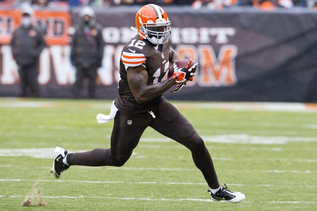 CLEVELAND, OH - NOVEMBER 24: Wide receiver Josh Gordon #12 of the Cleveland Browns runs for a gain during the second half against the Pittsburgh Steelers at FirstEnergy Stadium on November 24, 2013 in Cleveland, Ohio. The Steelers defeated the Browns 27-11. (Photo by Jason Miller/Getty Images)