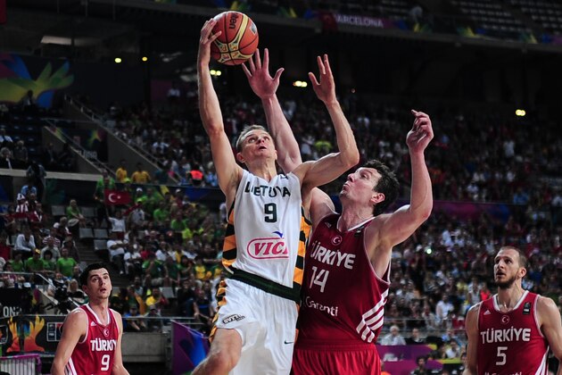 Turkey's Omer Asik, second right, vies for the ball against Lithuania's Renaldas Seibutis, second left, during Basketball World Cup quarter finals between Lithuania and Turkey at the Palau Sant Jordi in Barcelona, Spain, Tuesday, Sept. 9, 2014. The 2014 Basketball World Cup competition will take place in various cities in Spain from Aug. 30 through to Sept. 14. (AP Photo/Manu Fernandez)