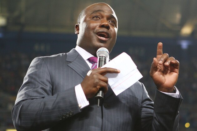 ST. LOUIS - DECEMBER 20:  Former running back Marshall Faulk of the St. Louis Rams addresses the fans during a halftime ceremony to retire his jersey on December 20, 2007 at Edward Jones Dome in St. Louis, Missouri.  (Photo by Elsa/Getty Images)