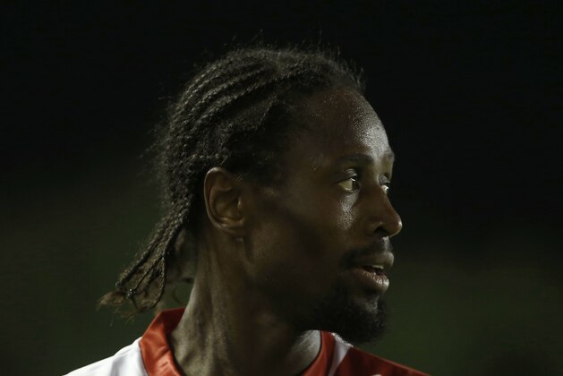 Rayo's Abdoulaye Ba, looks at the keeper during a Spanish La Liga soccer match between Rayo Vallecano and Atletico Madrid at the Vallecas stadium in Madrid, Spain, Monday, Aug. 25, 2014. (AP Photo/Andres Kudacki)