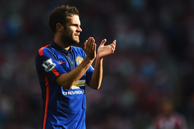 SUNDERLAND, ENGLAND - AUGUST 24:  Juan Mata of Manchester United encourages his team mates during the Barclays Premier League match between Sunderland and Manchester United at Stadium of Light on August 24, 2014 in Sunderland, England.  (Photo by Laurence Griffiths/Getty Images)