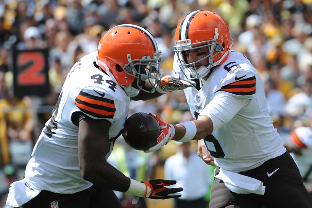 Cleveland Browns quarterback Brian Hoyer (6) hands off to running back Ben Tate (44) in the first quarter of the NFL football game on Sunday, Sept. 7, 2014 in Pittsburgh. (AP Photo/Don Wright)
