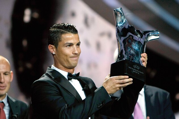 Named the best player of the year, Real Madrid Portuguese forward Cristiano Ronaldo, holds his trophy during the UEFA Champions League draw, at the Grimaldi Forum, in Monaco, Thursday, Aug. 28, 2014. (AP Photo/Claude Paris)
