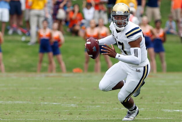 Aug 30, 2014; Charlottesville, VA, USA; UCLA Bruins quarterback Brett Hundley (17) runs with the ball against the Virginia Cavaliers at Scott Stadium. Mandatory Credit: Geoff Burke-USA TODAY Sports Aug 30, 2014; Charlottesville, VA, USA; UCLA Bruins quarterback Brett Hundley (17) runs with the ball against the Virginia Cavaliers at Scott Stadium. Mandatory Credit: Geoff Burke-USA TODAY Sports
