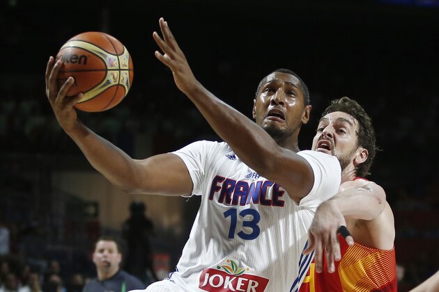 France's Boris Diaw, left, and Spain's Pau Gasol vie for the ball during the Basketball World Cup quarterfinal between Spain and France in Madrid, Spain, Wednesday, Sept. 10, 2014. The 2014 Basketball World Cup competition will take place in various cities in Spain from Aug. 30 through to Sept. 14. (AP Photo/Andres Kudacki)