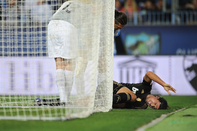 MALAGA, SPAIN - JANUARY 10:  Sami Khedira of Real Madrid is attented to after injuring himself during the round of 16 Copa del Rey second leg match between Malaga and Real Madrid at La Rosaleda Stadium on January 10, 2012 in Malaga, Spain. Khedira abandoned the match injured.  (Photo by Jasper Juinen/Getty Images)