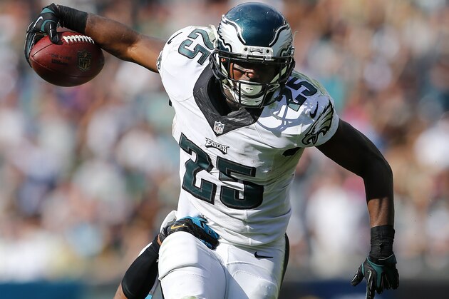 PHILADELPHIA, PA - SEPTEMBER 07:  LeSean McCoy #25 of the Philadelphia Eagles runs for a first down as Josh Evans #26 of the Jacksonville Jaguars attempts a tackle during the fourth quarter of a NFL game at Lincoln Financial Field on September 7, 2014 in Philadelphia, Pennsylvania. The Eagles defeated the Jaguars 34-17. (Photo by Rich Schultz /Getty Images)