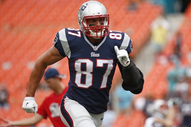 MIAMI GARDENS, FL - SEPTEMBER 07:  Rob Gronkowski #87 of the New England Patriots runs during pregame workouts before his team met the Miami Dolphins at Sun Life Stadium on September 7, 2014 in Miami Gardens, Florida. Gronkowski has been troubled by a knee injury.  (Photo by Rob Foldy/Getty Images)