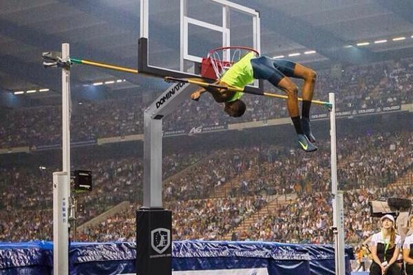Comparing a 2.43-Meter High Jump to a Basketball Hoop Puts It in