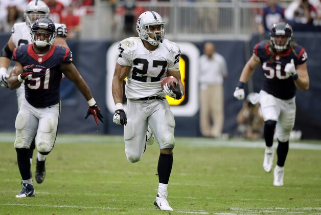 Oakland Raiders' Rashad Jennings breaks away for an 80-yard touchdown run during the second half of an NFL football game against the Houston Texans Sunday, Nov. 17, 2013, in Houston. (AP Photo/Tony Gutierrez)