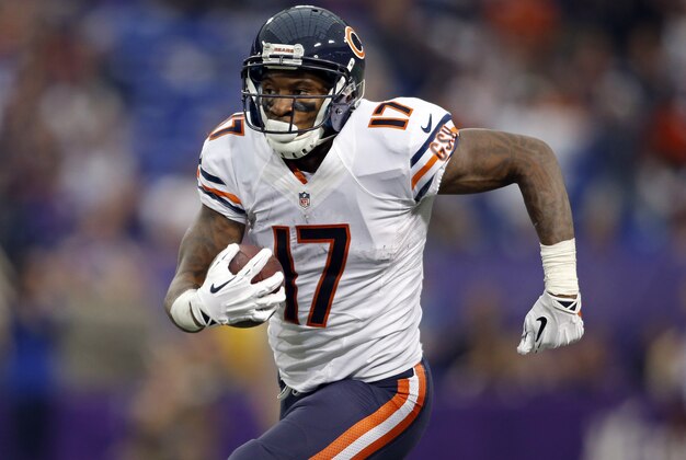 Dec 1, 2013; Minneapolis, MN, USA; Chicago Bears wide receiver Alshon Jeffery (17) catches a pass against the Minnesota Vikings for an 80 yard touchdown catch in the third quarter at Mall of America Field at H.H.H. Metrodome. Vikings win 23-20 in overtime. Mandatory Credit: Bruce Kluckhohn-USA TODAY Sports