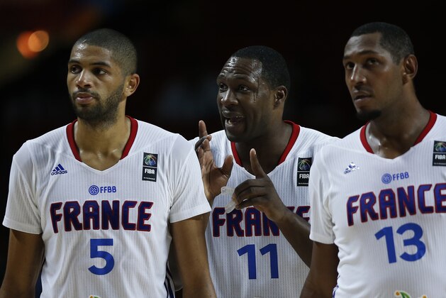 France's Florent Pietrus, centre, talks to Boris Diaw, right, and Nicolas Batum, left, during the  Basketball World Cup  Round of 16 match between Croatia and France in Madrid, Spain, Saturday, Sept. 6, 2014. The 2014 Basketball World Cup competition will take place in various cities in Spain from Aug. 30 through to Sept. 14. (AP Photo / Andres Kudacki)