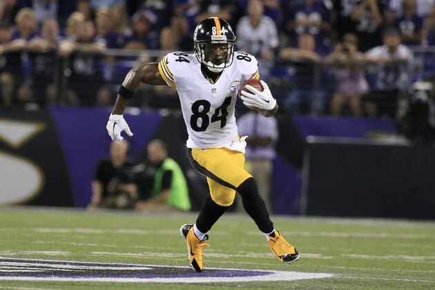 BALTIMORE, MD - SEPTEMBER 11: Wide receiver Antonio Brown #84 of the Pittsburgh Steelers runs during their game against the Baltimore Ravens at M&T Bank Stadium on September 11, 2014 in Baltimore, Maryland. (Photo by Rob Carr/Getty Images)