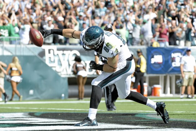 Sep 7, 2014; Philadelphia, PA, USA; Philadelphia Eagles tight end Zach Ertz (86) spikes the ball after his 25-yard touchdown catch in the third quarter against the Jacksonville Jaguars at Lincoln Financial Field. Mandatory Credit: Eric Hartline-USA TODAY Sports