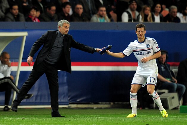 PARIS, FRANCE - APRIL 02:  Jose Mourinho the Chelsea manager hands a water bottle to Eden Hazard of Chelsea during the UEFA Champions League quarter final, first leg match between Paris Saint Germain and Chelsea at Parc des Princes on April 2, 2014 in Paris, France.  (Photo by Shaun Botterill/Getty Images)