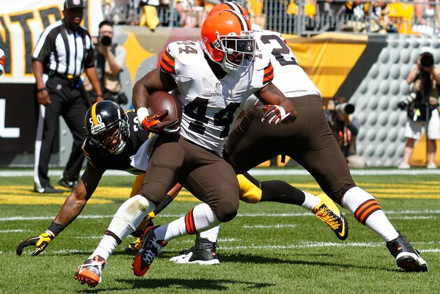 PITTSBURGH, PA - SEPTEMBER 7:  Ben Tate #44 of the Cleveland Browns carries the ball during the second quarter against the Pittsburgh Steelers at Heinz Field on September 7, 2014 in Pittsburgh, Pennsylvania.  (Photo by Justin K. Aller/Getty Images)