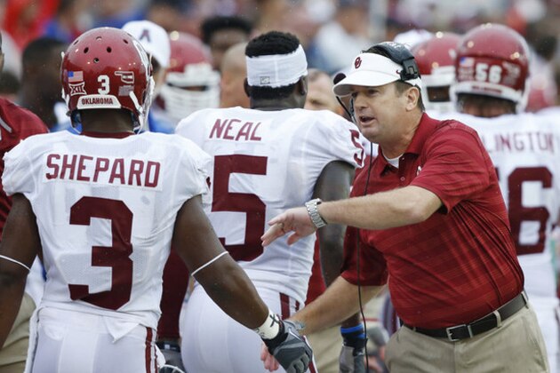 Oklahoma head coach Bob Stoops celebrates with wide receiver Sterling Shepard (3)during an NCAA college football game in Tulsa, Okla., Saturday, Sept. 6, 2014. (AP Photo/Sue Ogrocki)