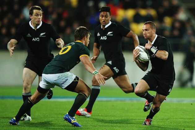 WELLINGTON, NEW ZEALAND - SEPTEMBER 13: Aaron Cruden of the All Blacks makes a break during The Rugby Championship match between the New Zealand All Blacks and the South Africa Springboks at Westpac Stadium on September 13, 2014 in Wellington, New Zealand.  (Photo by Hannah Peters/Getty Images)