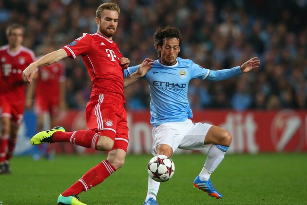 MANCHESTER, ENGLAND - OCTOBER 02:  Jan Kirchhoff of Muenchen battles with David Silva of Manchester City during the UEFA Champions League Group D match between Manchester City and FC Bayern Muenchen at Etihad Stadium on October 2, 2013 in Manchester, England.  (Photo by Julian Finney/Getty Images)