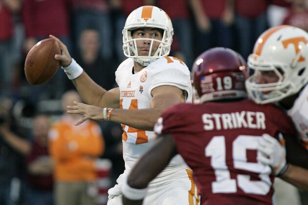 NORMAN, OK - SEPTEMBER 13: Quarterback Justin Worley #14 of the Tennessee Volunteers looks to throw under pressure from linebacker Eric Striker #19 of the Oklahoma Sooners September 13, 2014 at Gaylord Family-Oklahoma Memorial Stadium in Norman, Oklahoma. (Photo by Brett Deering/Getty Images)