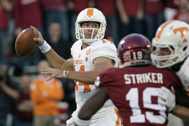 NORMAN, OK - SEPTEMBER 13: Quarterback Justin Worley #14 of the Tennessee Volunteers looks to throw under pressure from linebacker Eric Striker #19 of the Oklahoma Sooners September 13, 2014 at Gaylord Family-Oklahoma Memorial Stadium in Norman, Oklahoma. (Photo by Brett Deering/Getty Images)