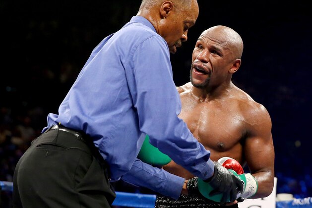 LAS VEGAS, NV - SEPTEMBER 13:  Floyd Mayweather Jr. tells referee Kenny Bayless that Marcos Maidana bit him during the 8th round in their WBC/WBA welterweight title fight at the MGM Grand Garden Arena on September 13, 2014 in Las Vegas, Nevada.  (Photo by Al Bello/Getty Images)