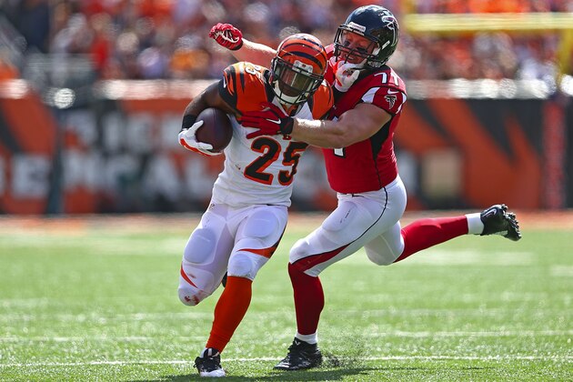 CINCINNATI, OH - SEPTEMBER 14:  Kroy Biermann #71 of the Atlanta Falcons tackles Giovani Bernard #25 of the Cincinnati Bengals during the first quarter at Paul Brown Stadium on September 14, 2014 in Cincinnati, Ohio. (Photo by Andy Lyons/Getty Images)
