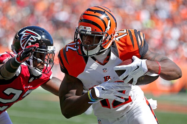 CINCINNATI, OH - SEPTEMBER 14:  Robert McClain #27 of the Atlanta Falcons attempts to tackle Mohamed Sanu #12 of the Cincinnati Bengals during the third quarter at Paul Brown Stadium on September 14, 2014 in Cincinnati, Ohio. (Photo by Joe Robbins/Getty Images)