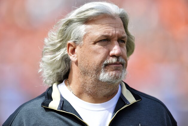New Orleans Saints defensive coordinator Rob Ryan watches warmups before an NFL football game against the Cleveland Browns Sunday, Sept. 14, 2014, in Cleveland. (AP Photo/David Richard)