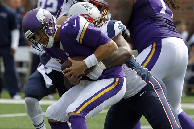 Minnesota Vikings quarterback Matt Cassel, left, is sacked for an 8-yard loss by New England Patriots linebacker Dont'a Hightower during the third quarter of an NFL football game Sunday, Sept. 14, 2014, in Minneapolis. (AP Photo/Ann Heisenfelt) Minnesota Vikings quarterback Matt Cassel, left, is sacked for an 8-yard loss by New England Patriots linebacker Dont'a Hightower during the third quarter of an NFL football game Sunday, Sept. 14, 2014, in Minneapolis. (AP Photo/Ann Heisenfelt)