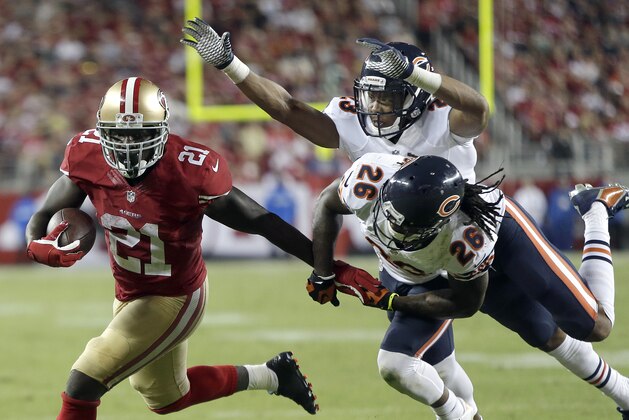 San Francisco 49ers running back Frank Gore (21) runs past Chicago Bears cornerback Tim Jennings (26) and cornerback Kyle Fuller (23) during the third quarter of an NFL football game in Santa Clara, Calif., Sunday, Sept. 14, 2014. (AP Photo/Marcio Jose Sanchez)