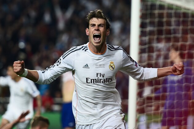 LISBON, PORTUGAL - MAY 24:  Gareth Bale of Real Madrid celebrates scoring their second goal in extra time during the UEFA Champions League Final between Real Madrid and Atletico de Madrid at Estadio da Luz on May 24, 2014 in Lisbon, Portugal.  (Photo by Shaun Botterill/Getty Images)