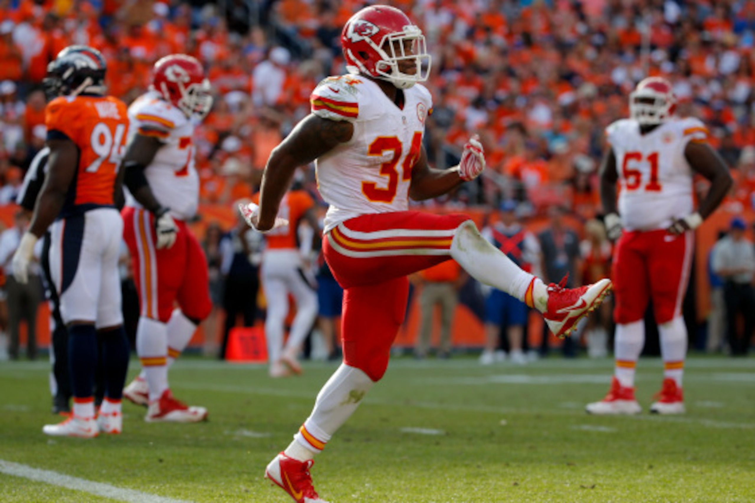DENVER, CO - SEPTEMBER 14:  Running back Knile Davis #34 of the Kansas City Chiefs celebrates a fourth quarter touchdown against the Denver Broncos during a game at Sports Authority Field at Mile High on September 14, 2014 in Denver, Colorado.  (Photo by Doug Pensinger/Getty Images)