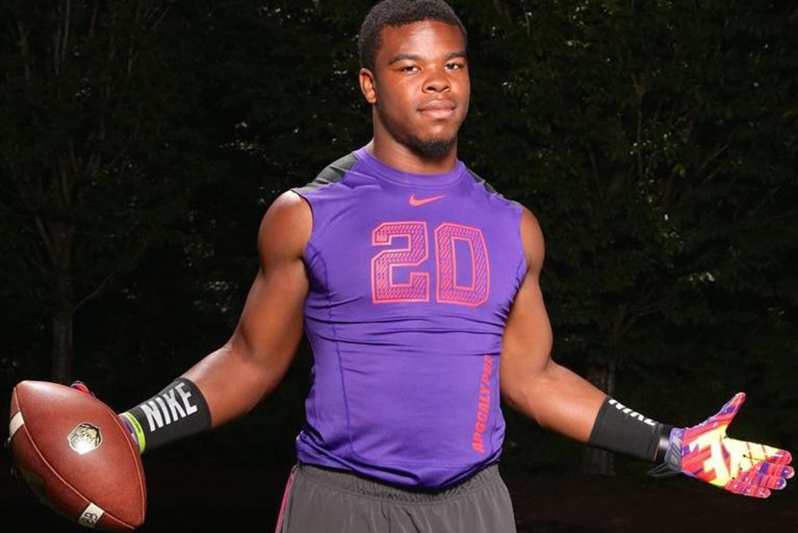 Kentucky RB Damien Harris continues to post ridiculous numbers.