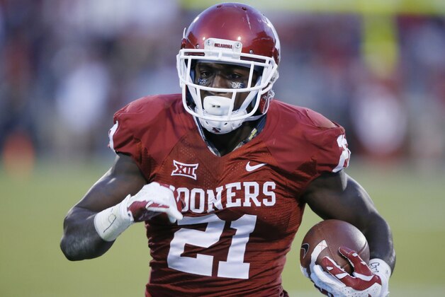 Oklahoma running back Keith Ford (21) takes a Trevor Knight pass into the end zone for a touchdown in the first quarter of an NCAA college football game against Tennessee in Norman, Okla., Saturday, Sept. 13, 2014. (AP Photo/Sue Ogrocki)
