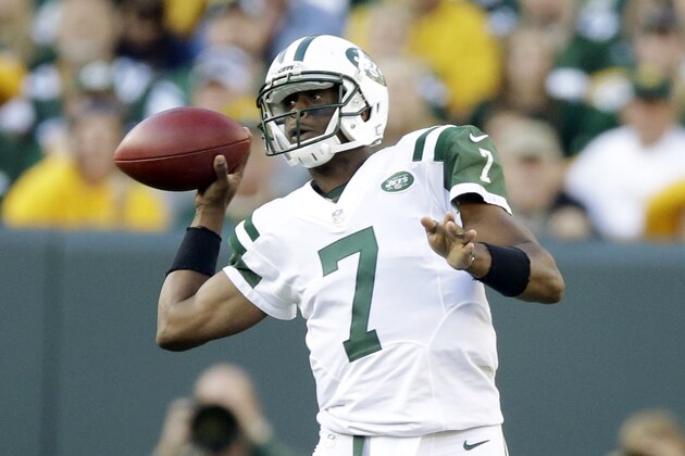 New York Jets' Geno Smith throws during the second half of an NFL football game against the Green Bay Packers Sunday, Sept. 14, 2014, in Green Bay, Wis. (AP Photo/Tom Lynn)