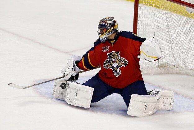 Apr 6, 2014; Sunrise, FL, USA; Florida Panthers goalie Roberto Luongo (1) makes a save in the third period of a game against the Dallas Stars at BB&T Center. Mandatory Credit: Robert Mayer-USA TODAY Sports Apr 6, 2014; Sunrise, FL, USA; Florida Panthers goalie Roberto Luongo (1) makes a save in the third period of a game against the Dallas Stars at BB&T Center. Mandatory Credit: Robert Mayer-USA TODAY Sports