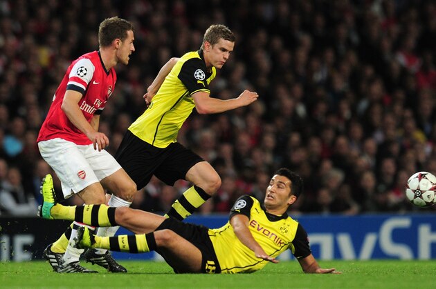 LONDON, ENGLAND - OCTOBER 22:  Nuri Sahin of Borussia Dortmund tackles Aaron Ramsey of Arsenal during the UEFA Champions League Group F match between Arsenal and  Borussia Dortmund at Emirates Stadium on October 22, 2013 in London, England.  (Photo by Shaun Botterill/Getty Images)