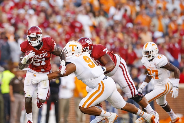 Sep 13, 2014; Norman, OK, USA; Oklahoma Sooners running back Keith Ford (21) runs as Tennessee Volunteers defensive end Derek Barnett (9) defends during the game at Gaylord Family - Oklahoma Memorial Stadium. Mandatory Credit: Kevin Jairaj-USA TODAY Sports