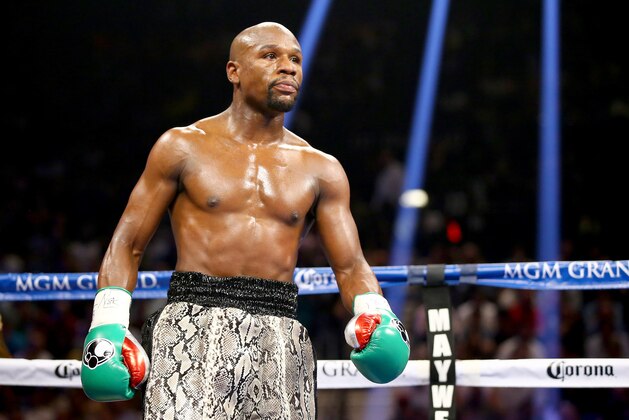 LAS VEGAS, NV - SEPTEMBER 13:  Floyd Mayweather Jr. looks on while taking on Marcos Maidana during their WBC/WBA welterweight title fight at the MGM Grand Garden Arena on September 13, 2014 in Las Vegas, Nevada.  (Photo by Al Bello/Getty Images)