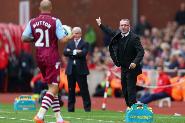 STOKE ON TRENT, ENGLAND - AUGUST 16:  Aston Villa manager Paul Lambert gives instructions to Alan Hutton watched byStoke City manager Mark Hughes during the Barclays Premier League match between Stoke City and Aston Villa at Britannia Stadium on August 16, 2014 in Stoke on Trent, England.  (Photo by Clive Brunskill/Getty Images)