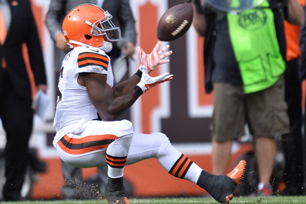 CLEVELAND, OH - SEPTEMBER 14:  Andrew Hawkins #16 of the Cleveland Browns makes a fourth quarter catch to set up the game winning field goal against the New Orleans Saints at FirstEnergy Stadium on September 14, 2014 in Cleveland, Ohio.  (Photo by Jamie Sabau/Getty Images)