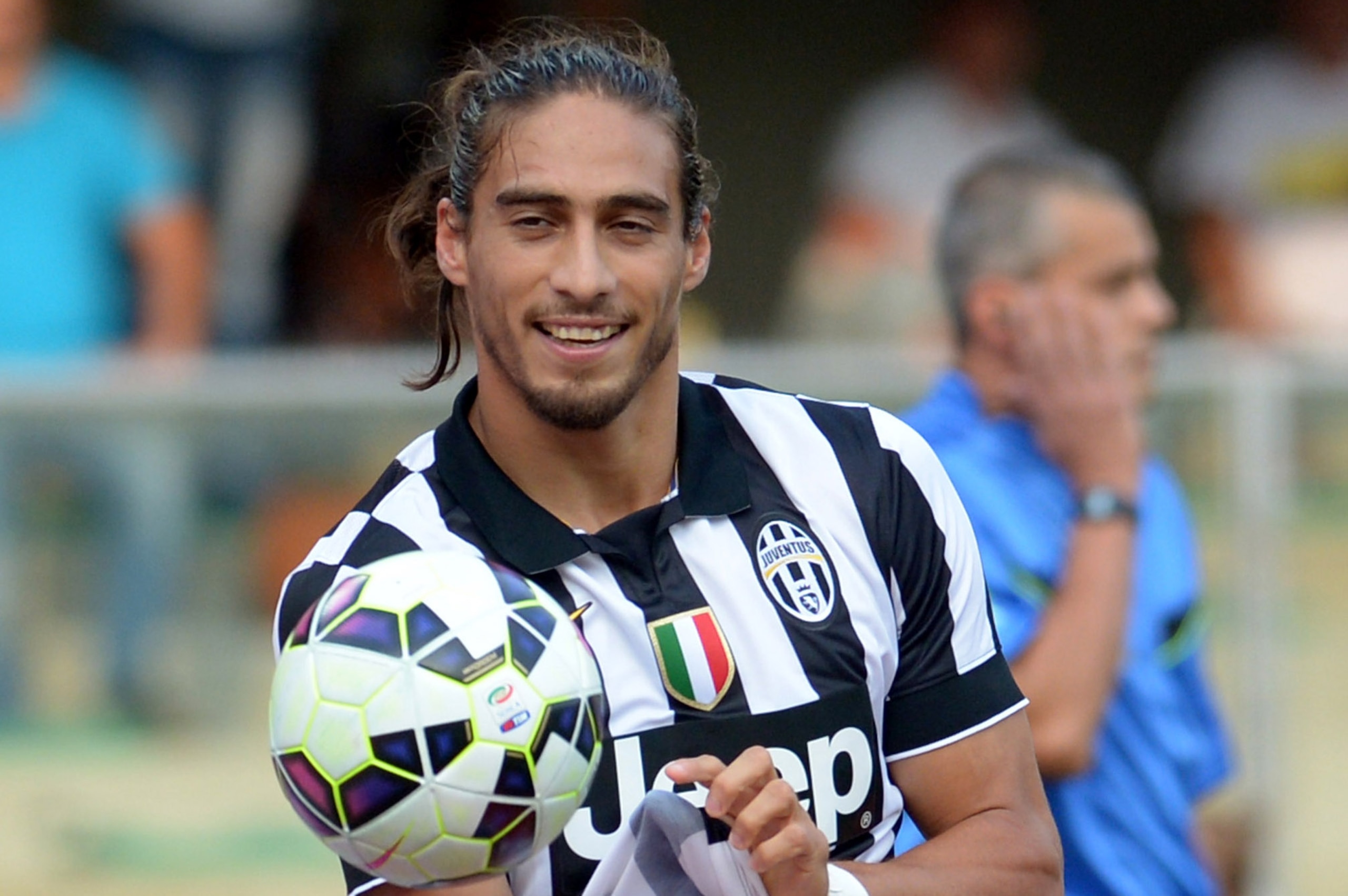 VERONA, ITALY - AUGUST 30:  Martin Caceres of Juventus celebrates after scoring his opening goal during the Serie A match between AC Chievo Verona and Juventus FC at Stadio Marc'Antonio Bentegodi on August 30, 2014 in Verona, Italy.  (Photo by Dino Panato/Getty Images)